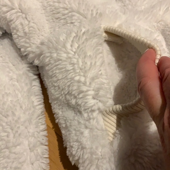 Girl’s Urban Planet/Kids Fluffy White Zip-Up hoodie - size L (14/16) - Picture 6 of 15